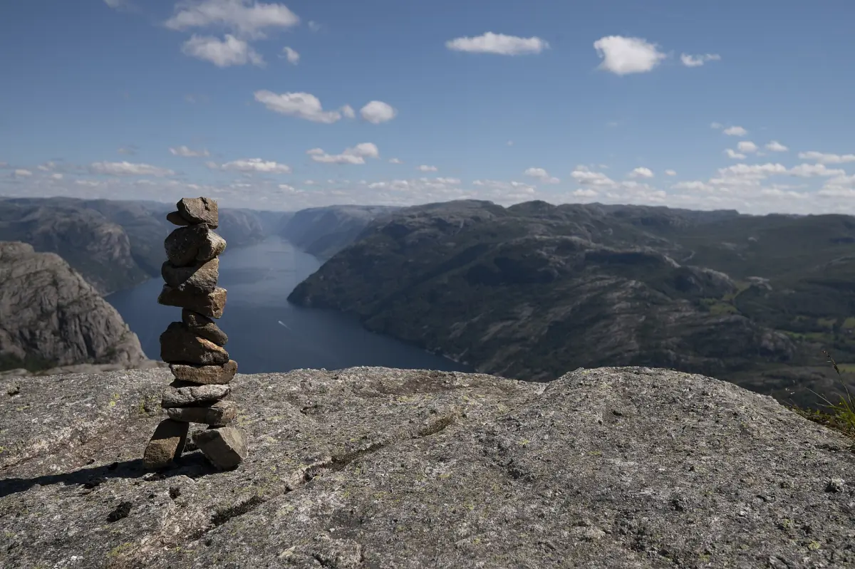 Ein Steinmann am Weg zum Preikestolen